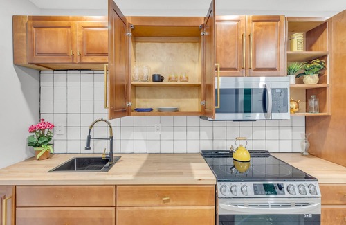 North Philadelphia West Apartment | Patio Paradise Central City 2BR Philly