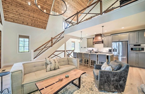 Glenville House | Patio w/Fireplace: Glenville Resort Retreat!