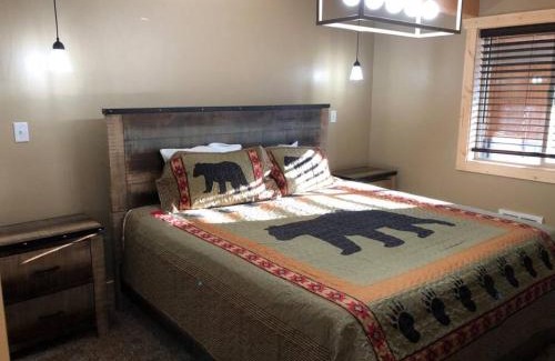 Island Park House | Patios, Hot Tub, Yellowstone