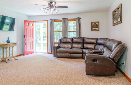 Taswell House | Patoka Lake Alpaca Farmstay