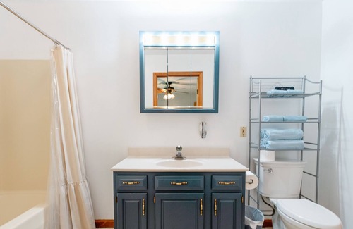 Taswell House | Patoka Lake Alpaca Farmstay