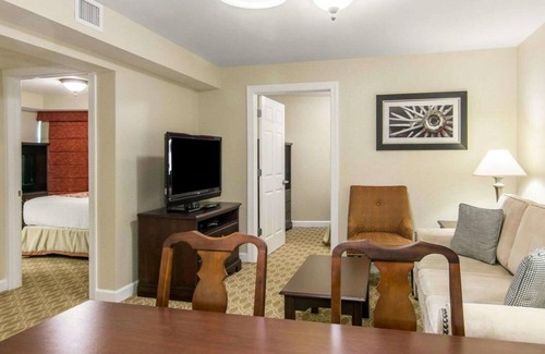 Williamsburg Resort | Patrick Henry Square 2 Bedroom 2 Bath* square ft. - 715; sleeps 6