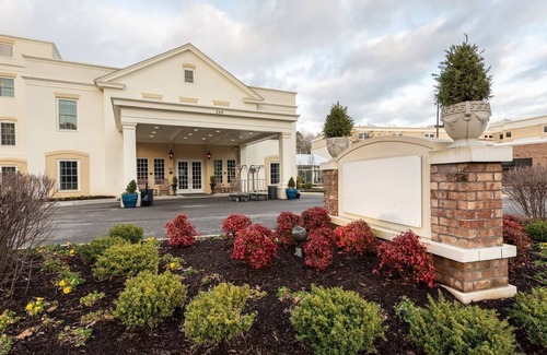 Williamsburg Resort | Patrick Henry Square 2 Bedroom 2 Bath* square ft. - 715; sleeps 6