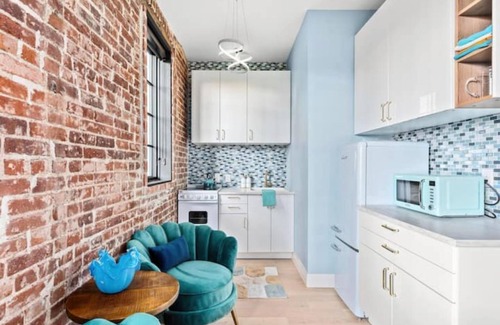 Golden Triangle Apartment | Patrick Maxcy Art Suite 104