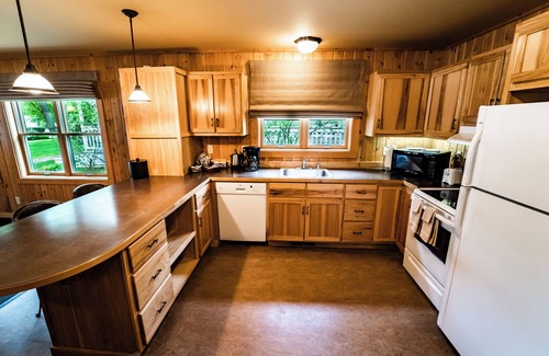 Winthrop House | Patterson Lake Cabin Loft Suite - 2 Queen/1 Twin