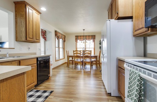 Egg Harbor Condo | 'Pattie's Other Place' - Indoor Pool Access!
