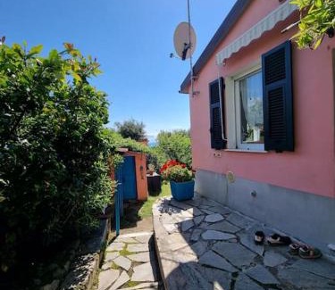 Lerici House | Patty's Cottage with private PARKING