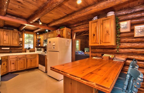 Hawley Cottage | Paupack Point Wallenpaupack Lakefront Log Home - 3 bedrooms + Central AC