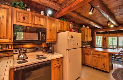 Hawley Cottage | Paupack Point Wallenpaupack Lakefront Log Home - 3 bedrooms + Central AC