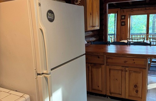 Hawley Cottage | Paupack Point Wallenpaupack Lakefront Log Home - 3 bedrooms + Central AC
