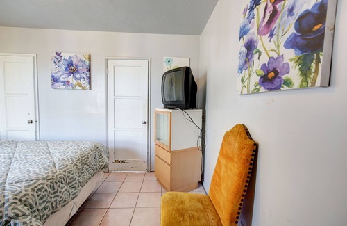 Sunset Park Hotel | Pavilions Motel