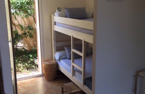La Franqui-Plage Cabin | Pavillon au la Franqui, a stone's throw from the sea.