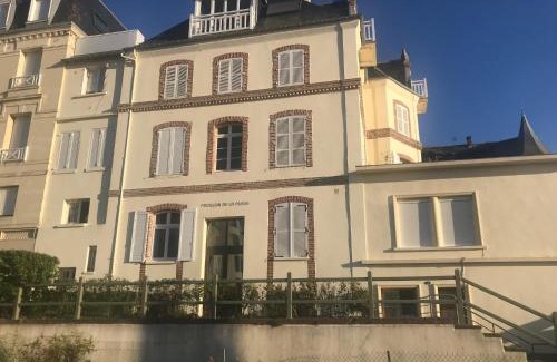 Trouville-sur-Mer Apartment | pavillon de la plage