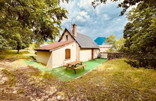 Aramon House | Pavillon du garde de la Porte d'Embrun