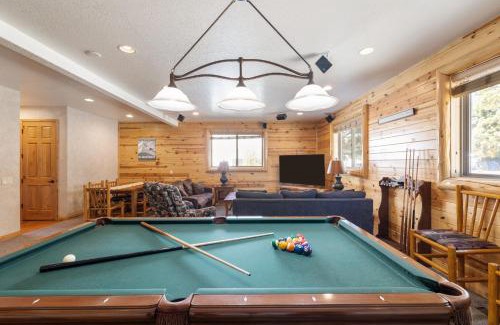 Moonridge House | Paw Print Hot Tub Mountain Views Game Room 4mins to Ski Resort