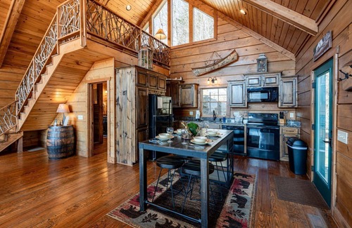 Topton Cabin | Paws Up-Luxury Log Cabin Rental, Mountain Views, High Speed Internet, Rafting, Fishing in Nantahala NC!