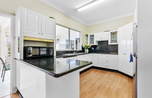 Patonga House | Pay 5, Stay 7 for School Holidays-> pet friendly