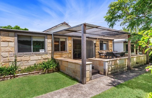 Patonga House | Pay 5, Stay 7 for School Holidays-> pet friendly