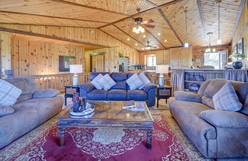 Payson House | Payson Cabin w/ Deck Near Hiking, Fishing & More!