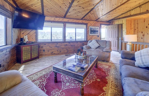 Payson House | Payson Cabin w/ Deck Near Hiking, Fishing & More!