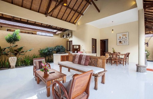 Sunset Road Boat Rental | PB - 5BR - V1+V2 · ❤️5-BR Private Pool Villa Walk to Seminyak Beach