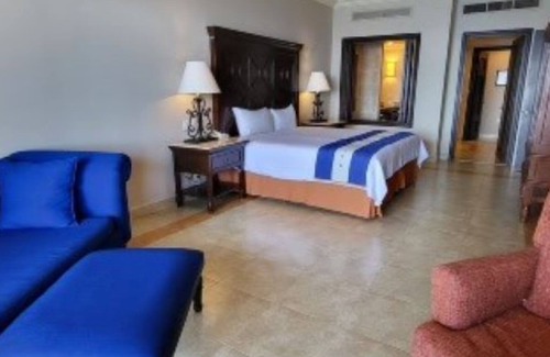 Paraiso Escondido Resort | PB Sunset Beach Presidential Suite, Cabos 03/16/2024 - 03/23/2024 Sleep upto 8