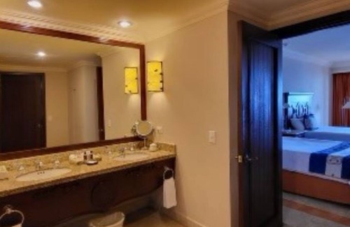 Paraiso Escondido Resort | PB Sunset Beach Presidential Suite, Cabos 03/16/2024 - 03/23/2024 Sleep upto 8