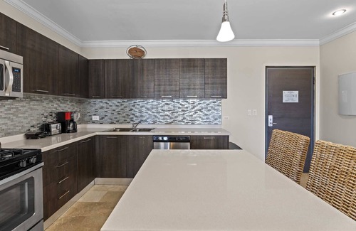 Washington Condo | PC410 - Pool View - Perfect for families or group - Close to Palm Beach - 2BR