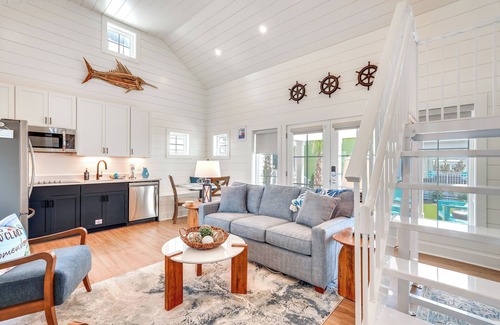 Panama City Beach Cottage | PCB 'Margaritas & Parrots in Paradise' Bungalow