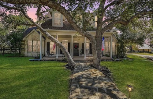Dripping Springs House | Peabody Ranch Luxury Home W/pool, Hot Tub, Fire Pit!