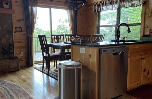 Unaka Cabin | Peace and Beauty - Cabin with spectacular view of the NC Smokies!