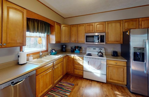 Logan Cabin | Peace at Pine Run in Hocking Hills: 13 Acres, Hot Tub, & Disc Golf!