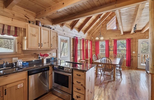 Gatlinburg - Pigeon Forge Cabin | Peace Of Mind 3 Bedroom Cabin by RedAwning