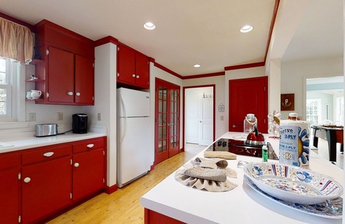 Townsend House | Peace Of Paradise 2 Bedroom Home by RedAwning
