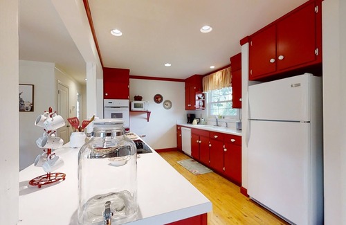 Townsend House | Peace Of Paradise 2 Bedroom Home by RedAwning