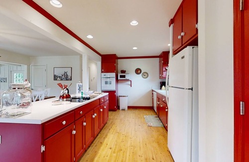 Townsend House | Peace Of Paradise 2 Bedroom Home by RedAwning