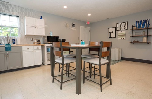 Bloomington House | Peaceful 1-Bedroom Retreat in Town