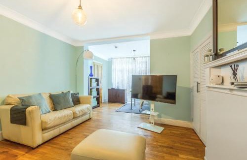 Dudden Hill House | Peaceful 1BR flat, 3min Tube, NW, close to Wembley