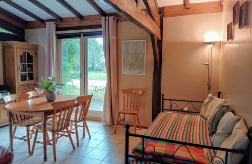 Bergerac Cottage | Peaceful 2 bedroom gite with Wifi in the countryside outside historic Bergerac