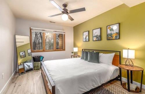 The Galena Territory House | Peaceful 2-bedroom townhome retreat w/wooded view