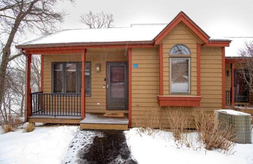 The Galena Territory House | Peaceful 2-bedroom townhome retreat w/wooded view