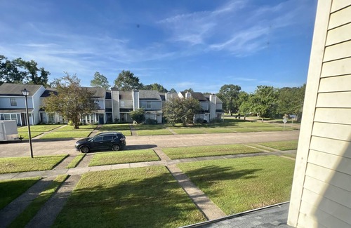 Shenandoah House | Peaceful 2 story twnhme *Sleep 6* 18 Min to LSU*