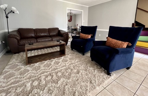 Shenandoah House | Peaceful 2 story twnhme *Sleep 6* 18 Min to LSU*
