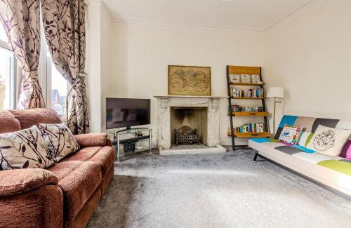 Streatham Apartment | Peaceful 2BR MultiLVL apartment in Streatham