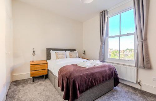 Streatham Apartment | Peaceful 2BR MultiLVL apartment in Streatham