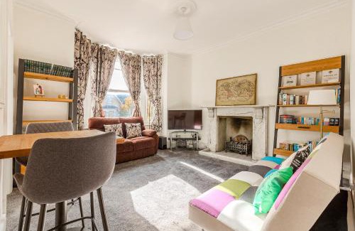 Streatham Apartment | Peaceful 2BR MultiLVL apartment in Streatham