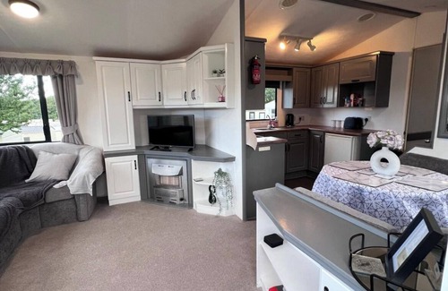 Sheerness House | Peaceful 3-bedroom caravan with WiFi in charming Warden