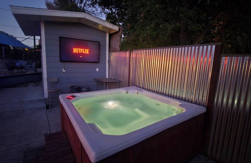Claremont House | Peaceful 3-bedroom house with pool in charming Claremont