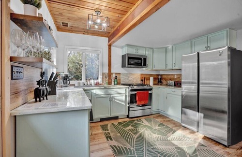 Pocono Summit Ski Chalet | Peaceful 4BR Pocono Chalet with Hot Tub & Fire Pit – Convenient Location!