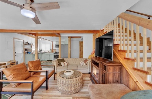 Pocono Summit Ski Chalet | Peaceful 4BR Pocono Chalet with Hot Tub & Fire Pit – Convenient Location!